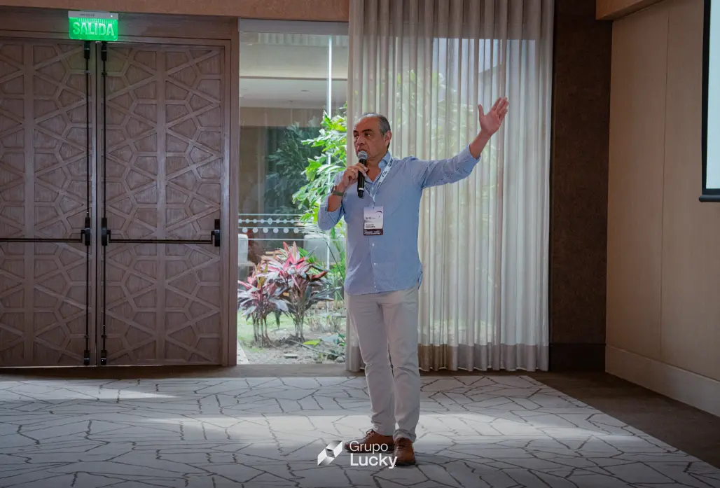 Augusto Saavedra, CEO LATAM del Grupo Lucky, durante la Convención Grupo Lucky 2026 en Lima